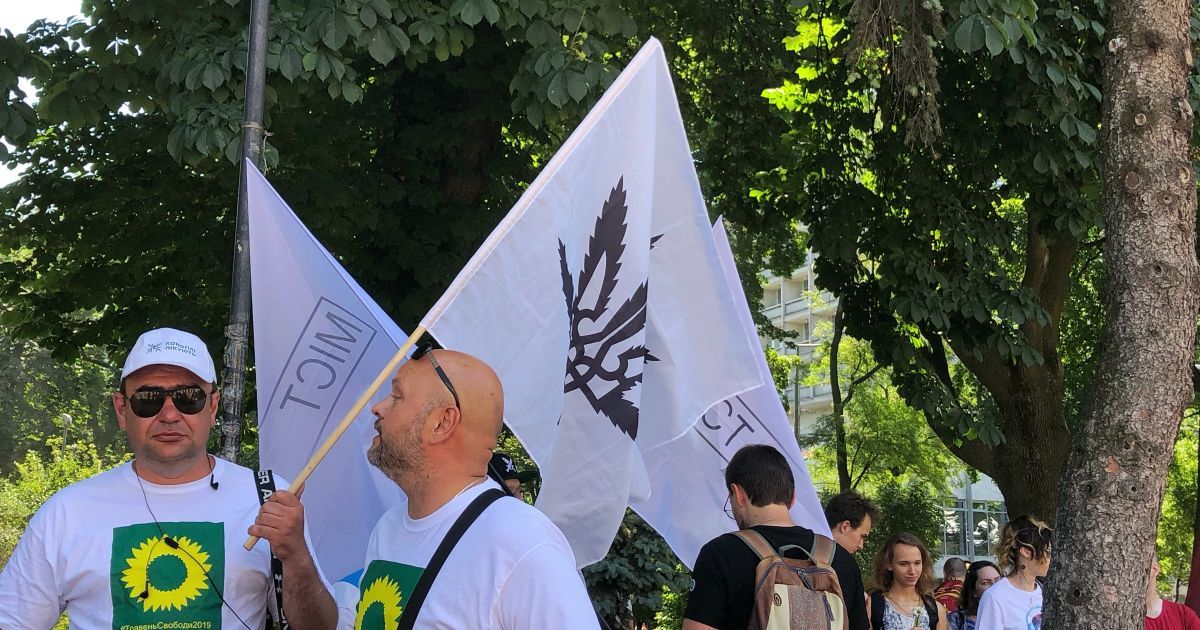 Марш свободи під ВР за легалізацію медичного канабісу_4 / © фото: Юлія Яценко