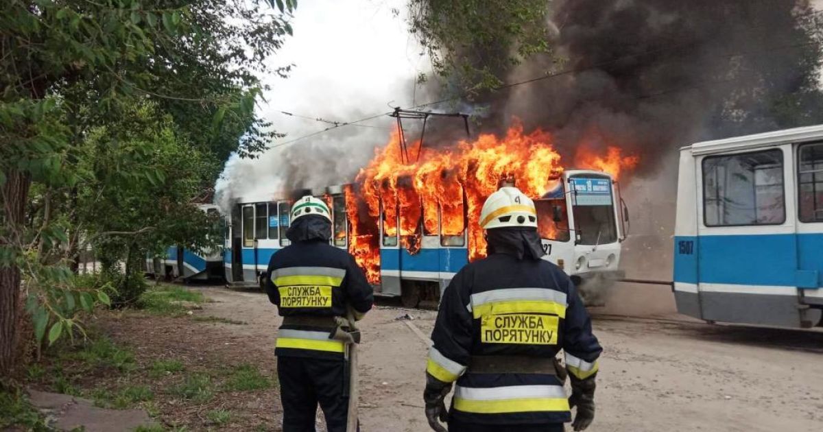 пожежа у трамваї_4 / © ДСНС у Дніпропетровській області