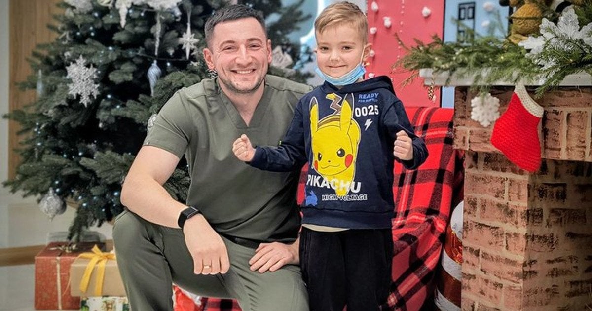 Артурчик поряд з Максимом Овечко, керівником Центру трансплантології Першого медоб’єднання Львова