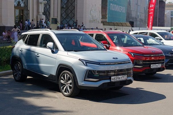 «Москвич 3» бренду Sehol, що випускається китайською компанією JAC Motors з 2022 року / © Вікіпедія