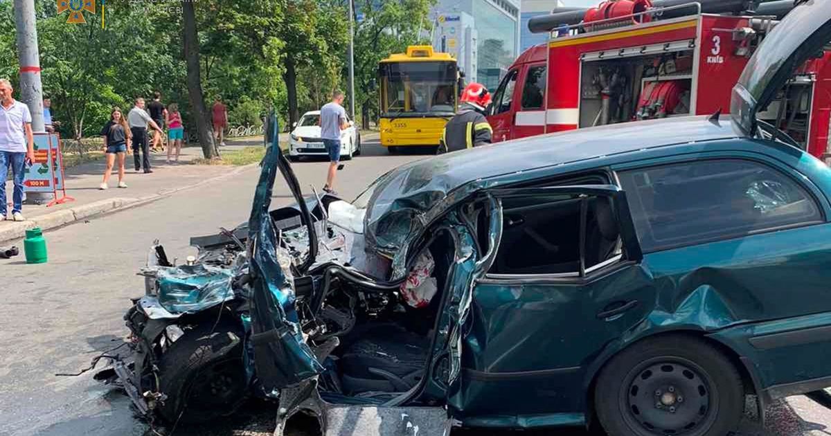 У переході до станції "Берестейська" зачинено гермозатвор