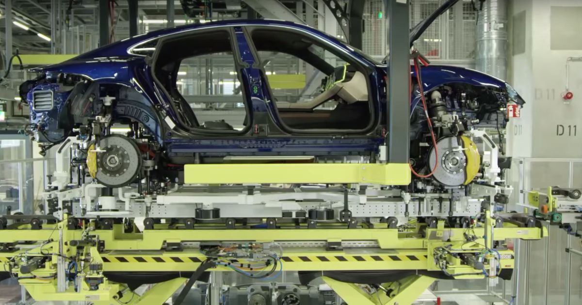 Виробництво першого електрокара Porsche показали на відео