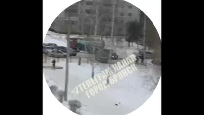 У Брянську учениця 8 класу влаштувала стрілянину в гімназії: є жертви