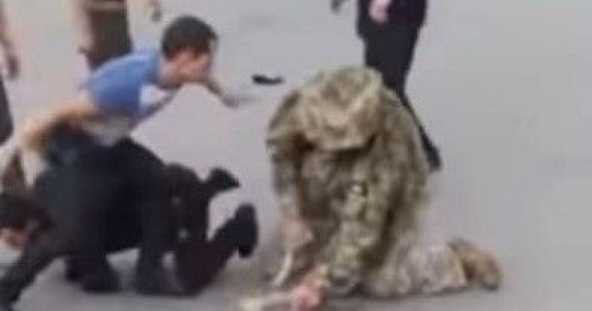 Попросил от него отойти: под Луцком группа нетрезвых мужчин набросилась на ветерана АТО (видео)