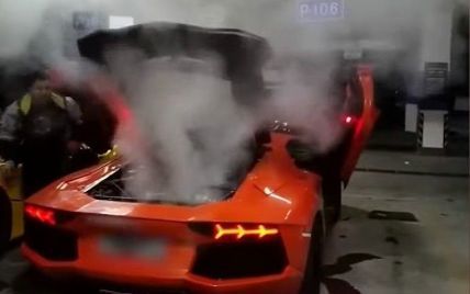 В Китае мужчина решил поджарить мясо благодаря Lamborghini, но чуть не остался без суперкара: видео