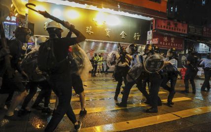В Гонконге полиция впервые применила огнестрельное оружие во время протестов