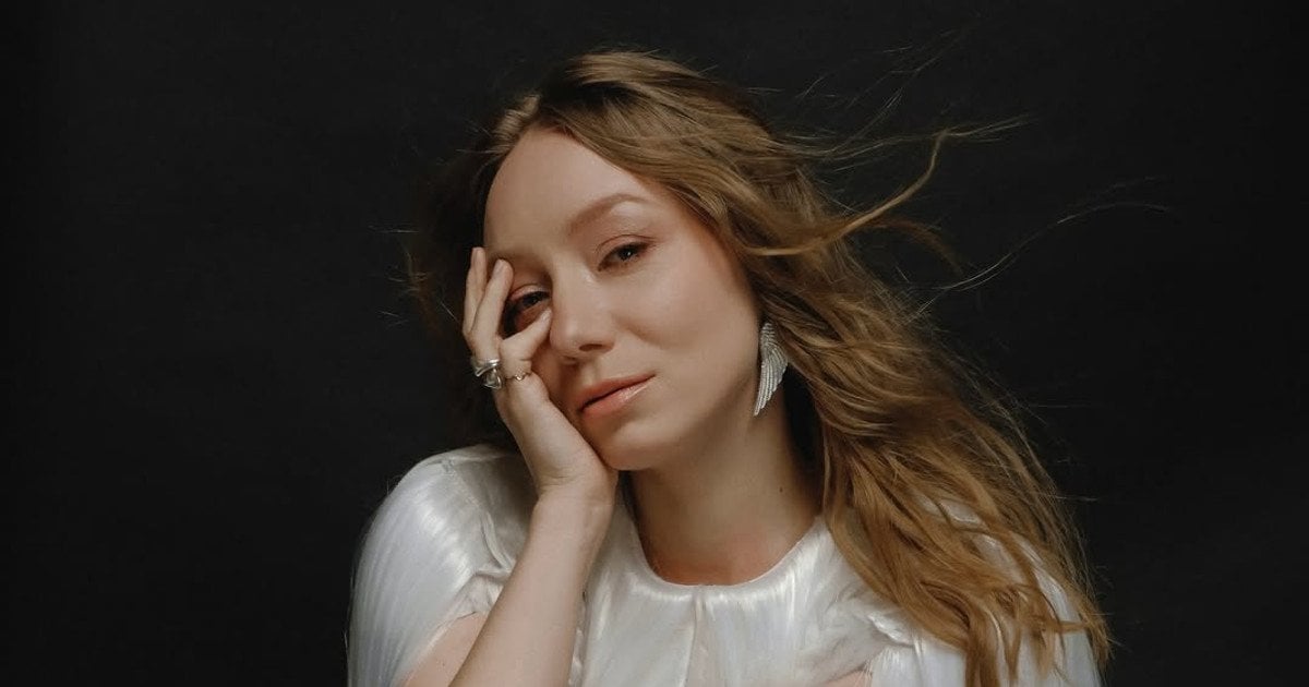 Співачка LELÉKA