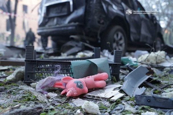 10-годинний удар по Дніпру: з-під руїн будинку дістали перші 2 тіла