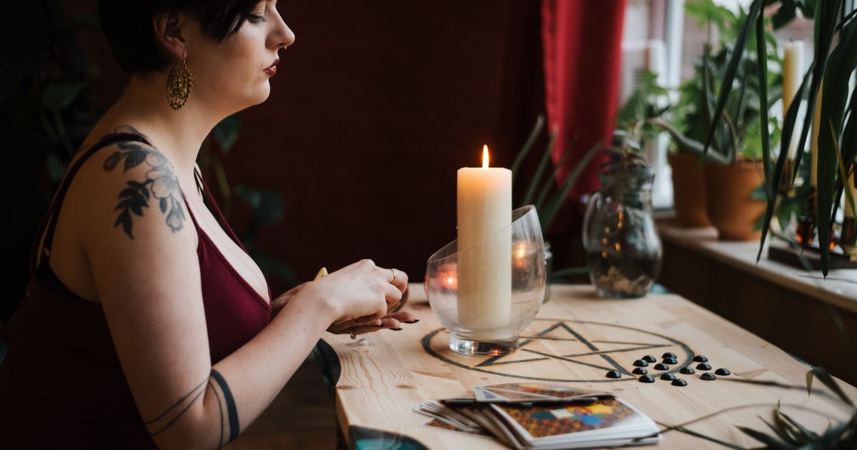 Гороскоп на 10 декабря для всех знаков зодиака по картам Таро