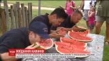 В зоопарке американского штата Арканзас устроили конкурс по поеданию арбузов