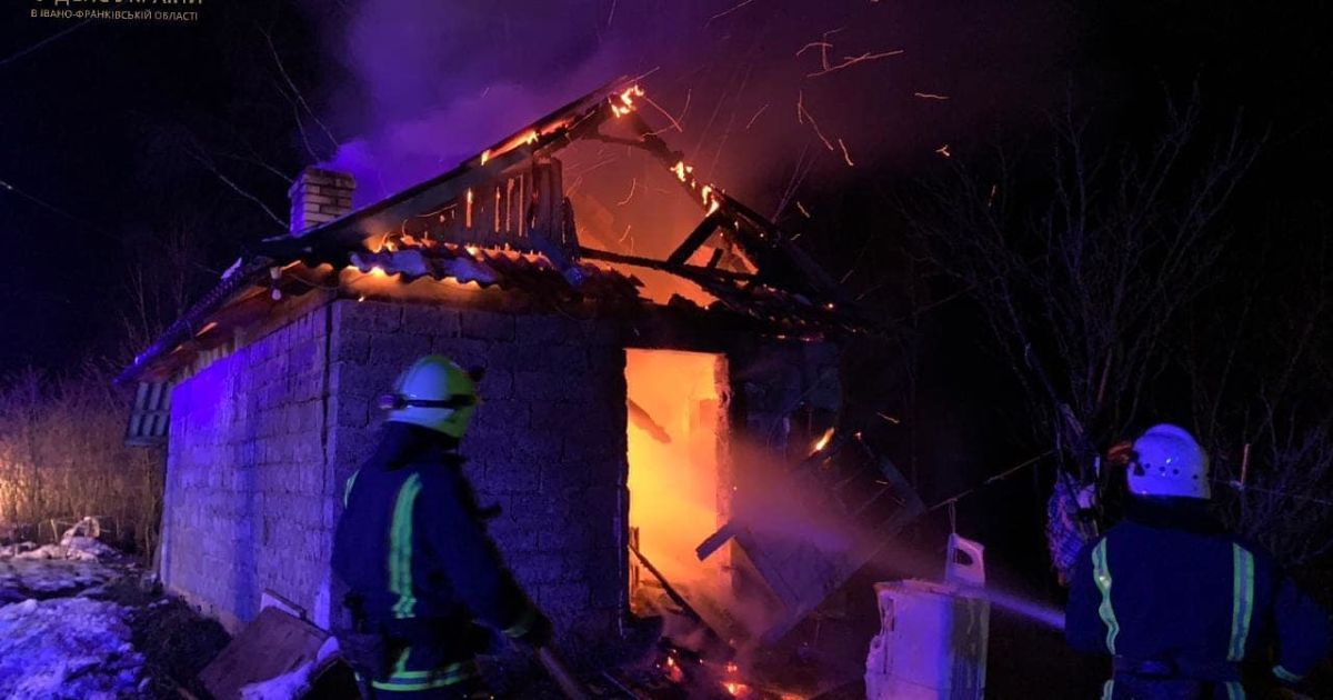 На Прикарпатті у пожежі в будинку загинуло двоє чоловіків