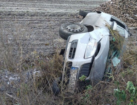 Автівка злетіла у кювет: на Львівщині у моторошній ДТП загинула дитина (відео)