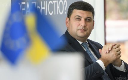 Гройсман поручил рассмотреть ограничения полетов в трех городах Украины
