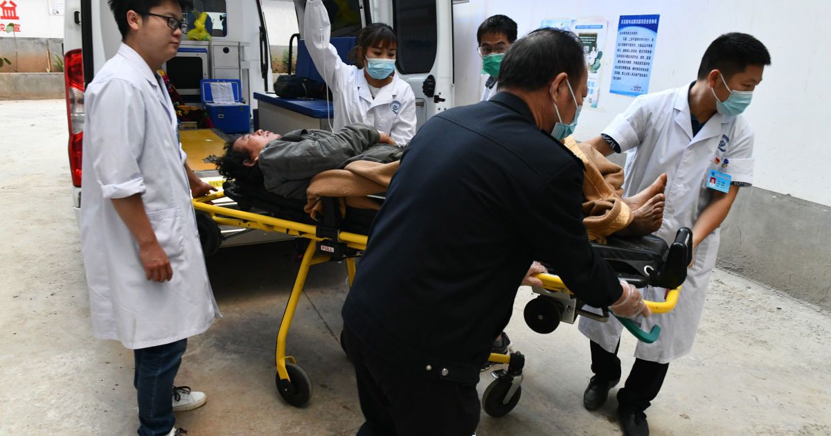 Зруйновані будівлі, загинули люди: у Китаї стався сильний землетрус