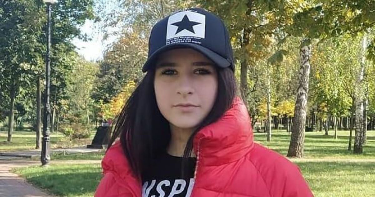 Пропала три дня назад: в Киеве ищут несовершеннолетнюю девушку (фото, приметы)