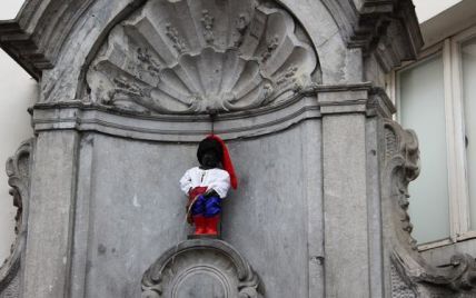 Пісяючого хлопчика у Брюсселі до Дня Незалежності України одягли у шаровари та вишиванку