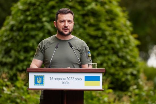 Чекали 120 днів і 30 років: Зеленський відреагував на надання Україні статусу кандидата на вступ до ЄС