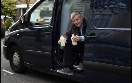 "Подкуп" молоком от кандидата в мэры Лондона и клубы-спойлеры о Джоне Сноу. Тренды соцсетей