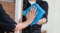 Чому не можна мити дзеркало засобом для скла