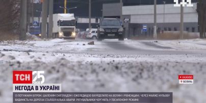 Непогода в Украине: на Волыни водителей призывают быть осторожными на дорогах