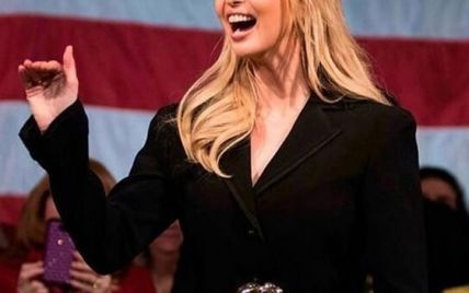 В черном пальто и с поясом за 1490 долларов: новый образ Иванки Трамп