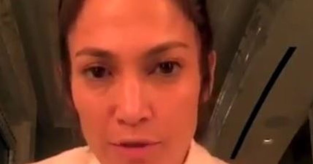 Я досі не маю звістки від родини: ненафарбована Лопес звернулася до прихильників із проханням