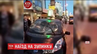 В Киеве возле станции метро Минская авто протаранило остановку, есть травмированные