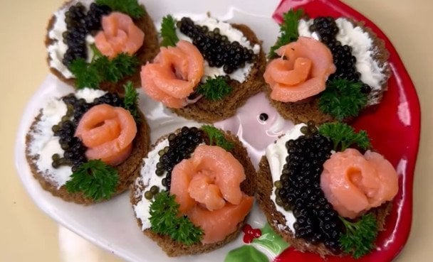 Канапка «червона перлина”// фото: @beautiful_at_home