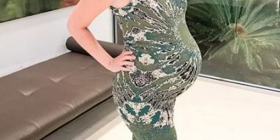 Вот-вот родит: беременная Тори Спеллинг в обтягивающем платье продемонстрировала огромный живот