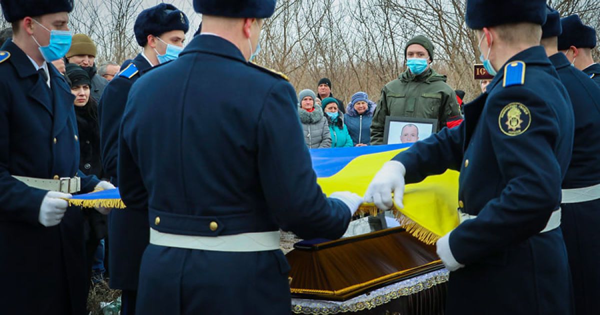 В Херсонской области простились с 3 нацгвардейцами, погибшими во время стрельбы в Днепре (фото)