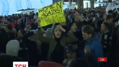 Заблоковані дороги та спалені опудала: як США протестують проти нового президента