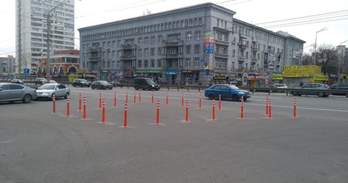 Делініатори, проспект Перемоги, Київ_4 / © Центр організації дорожнього руху м.Києва / Facebook