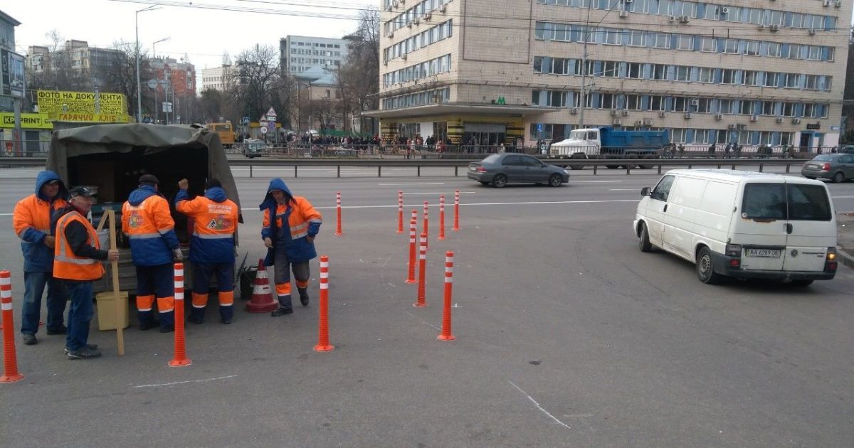 Делініатори, проспект Перемоги, Київ_6 / © Центр організації дорожнього руху м.Києва / Facebook