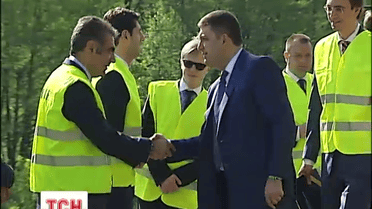 Прем'єр Гройсман обіцяє початок масштабного ремонту доріг упродовж травня та червня