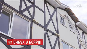 От мощного взрыва в крыше трехэтажки в Боярке образовалась дыра