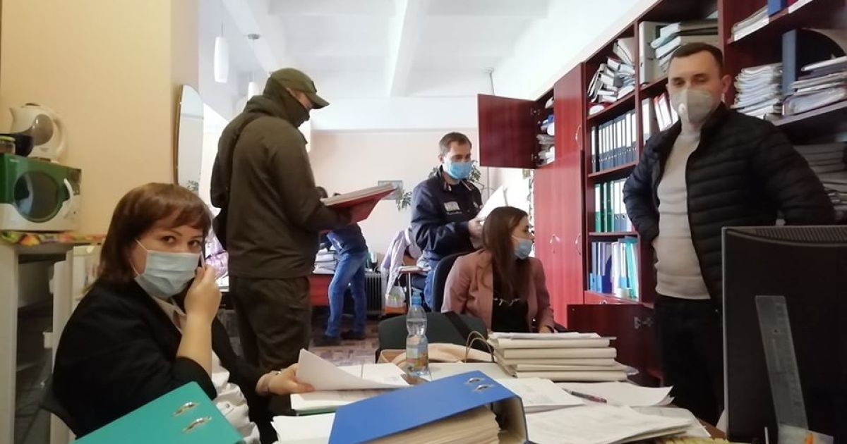 Правоохоронці прийшли з обшуками до Центру Довженка