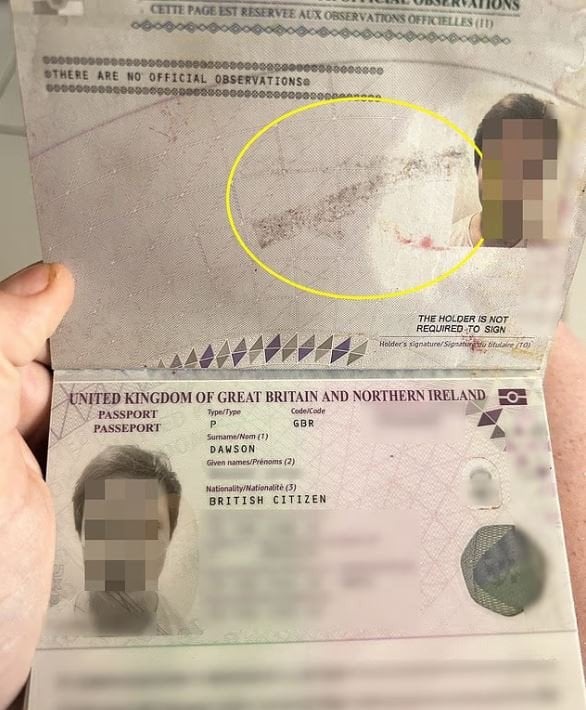 Паспорт сина / © Daily Mail