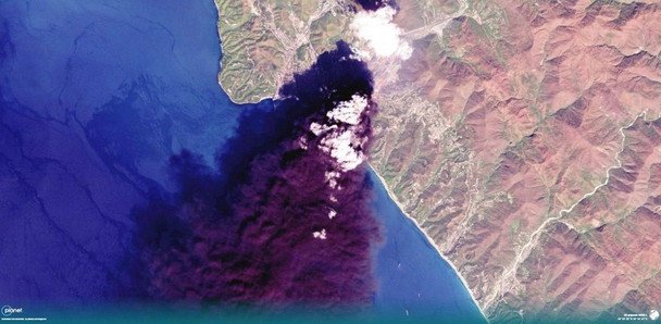 Дим пожежі на НПЗ 