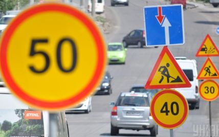 В Черниговской области исчезло более десятка дорожных знаков: кто и зачем их украл