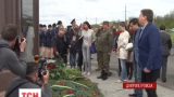 В Днепропетровске сотни людей почтили память погибших в АТО, чьи имена до сих пор не известны