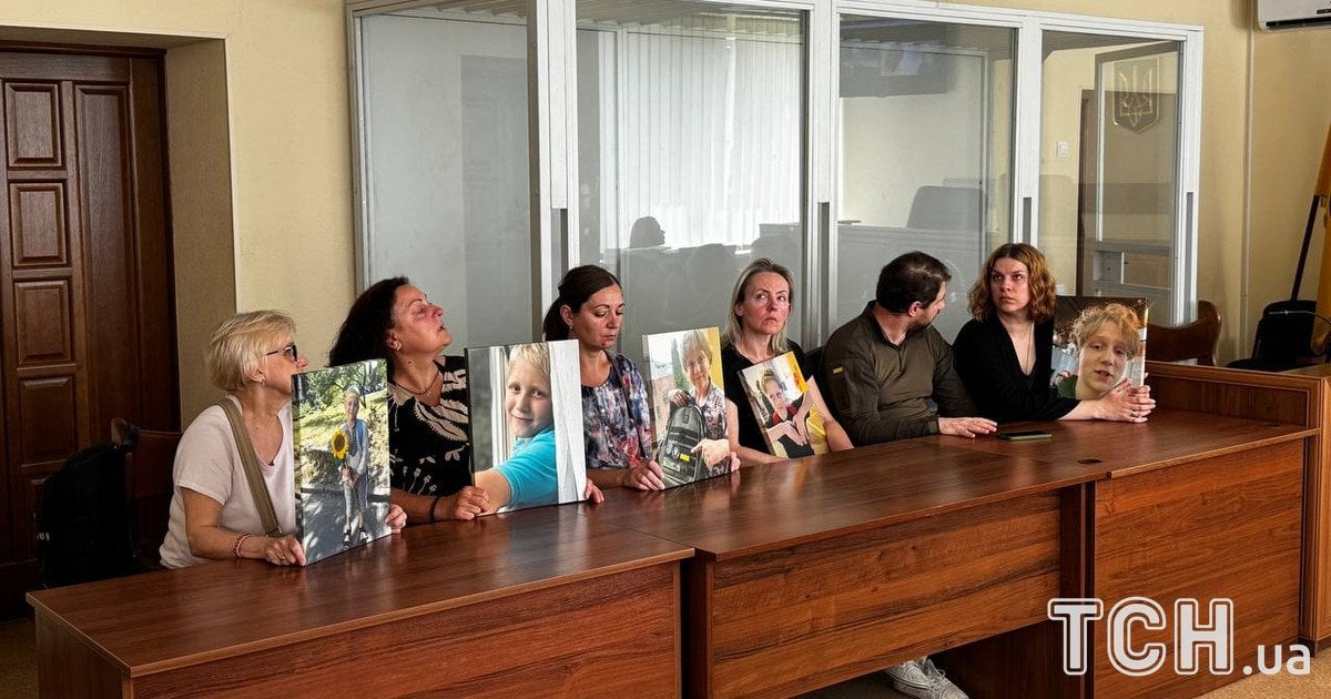 Рідні загиблих і постраждалих у ДТП на Чоколівському бульварі