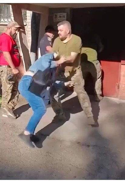 Сутичка між працівником ТЦК та жінкою у Львові