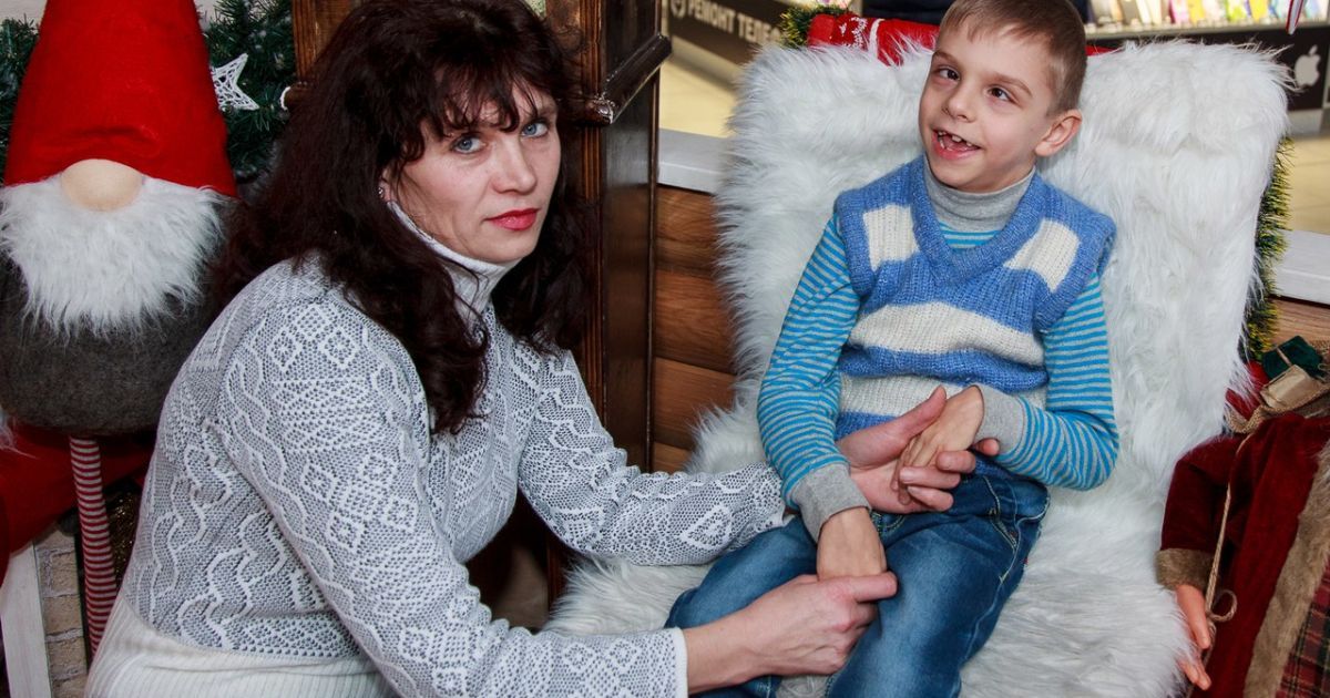 Елена и син нуждаються в помощи