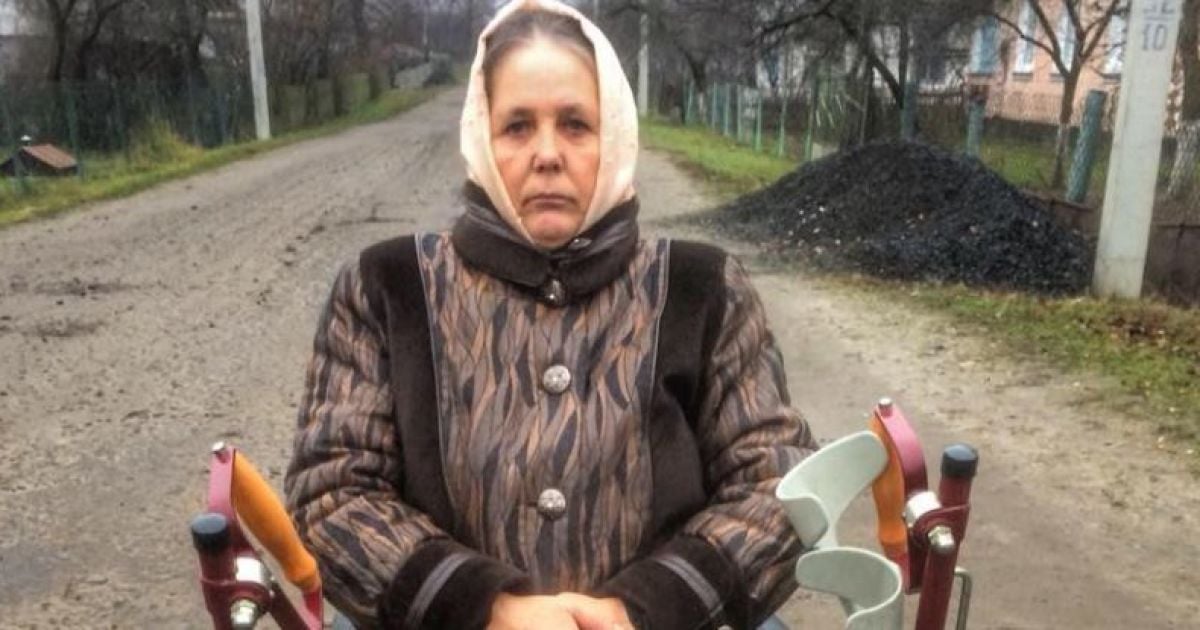 Операція допоможе Світлані встати з інвалідного візка