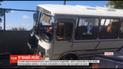 В Черновцах пьяный водитель маршрутки врезался в отбойник