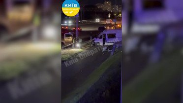 У Києві автівка ТЦК потрапила у ДТП: мобілізовані кинулися навтьоки