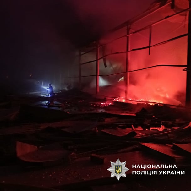 Армія РФ атакувала безпілотниками підприємство у Чугуєві 28 жовтня. / © Національна поліція України