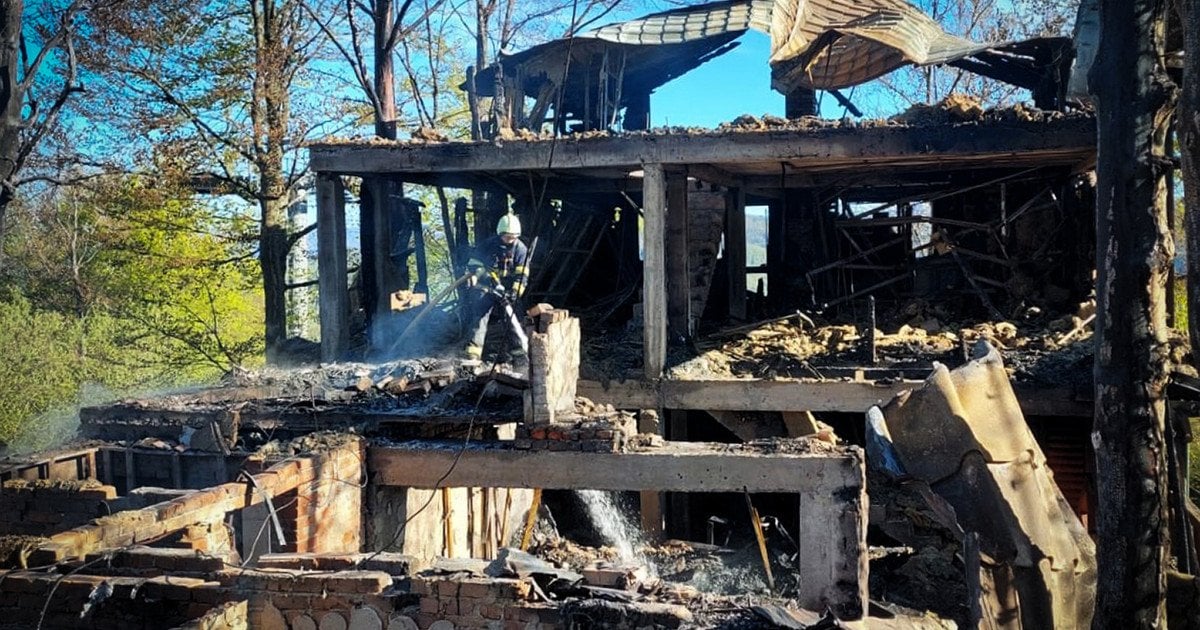 Згорілий готель на гірськолижному курорті на горі Красія