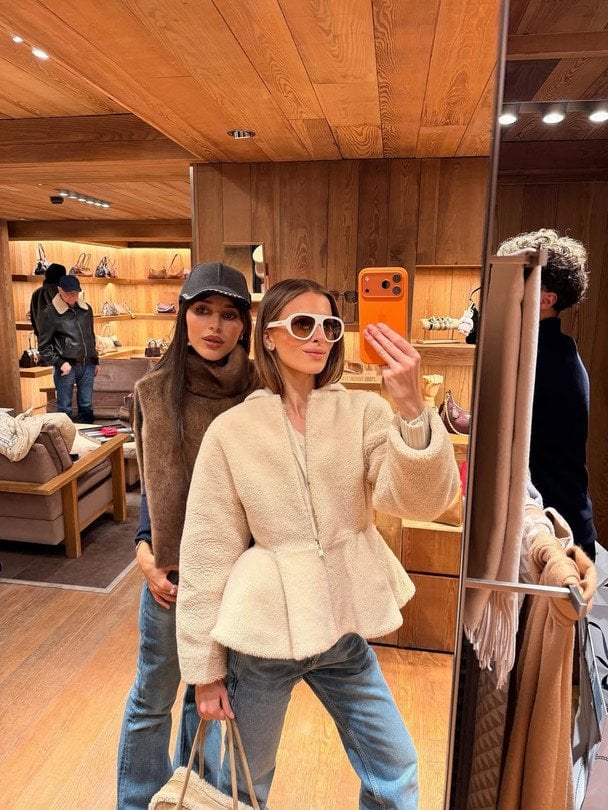 Соня Євдокименко з росіянкою Діаною Манасір / © instagram.com/iamsofiaeve