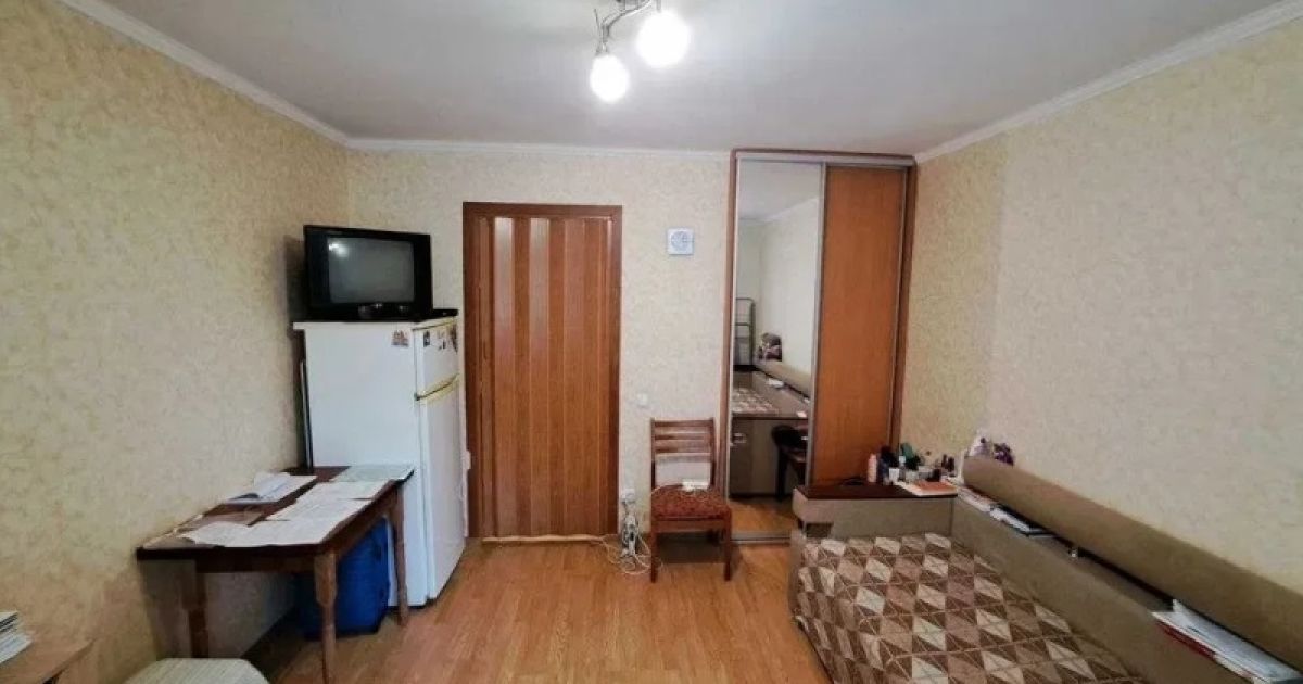 В Киеве продается одна из самых маленьких квартир с санузлом на кухне: фото